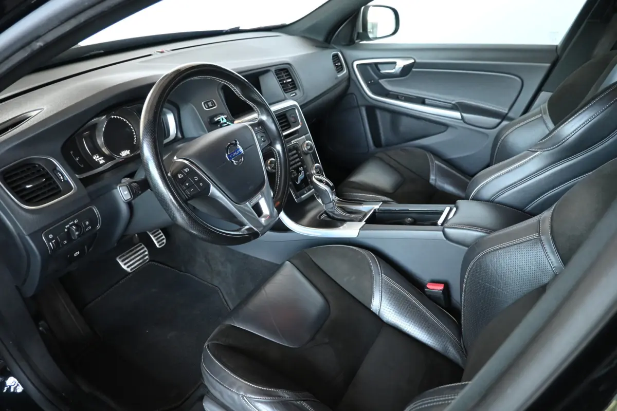 2.0 D3 Nordic R-Design Automaat Clima Trekhaak Navigatie Cruise control Inruil Mogelijk!