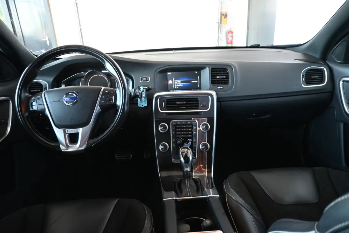 2.0 D3 Nordic R-Design Automaat Clima Trekhaak Navigatie Cruise control Inruil Mogelijk!