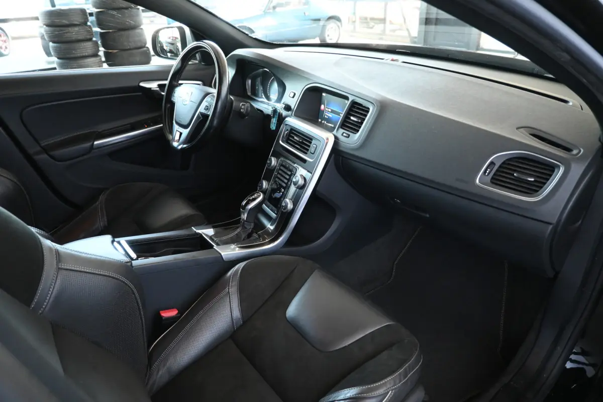 2.0 D3 Nordic R-Design Automaat Clima Trekhaak Navigatie Cruise control Inruil Mogelijk!