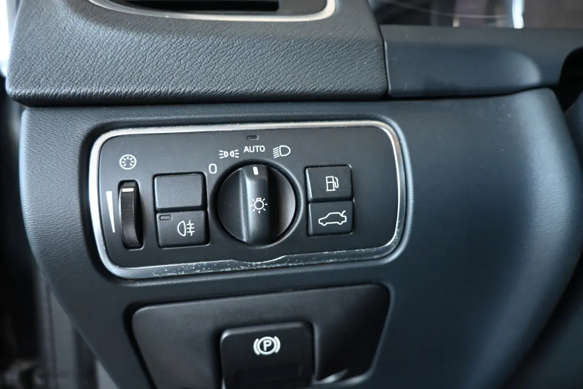 2.0 D3 Nordic R-Design Automaat Clima Trekhaak Navigatie Cruise control Inruil Mogelijk!