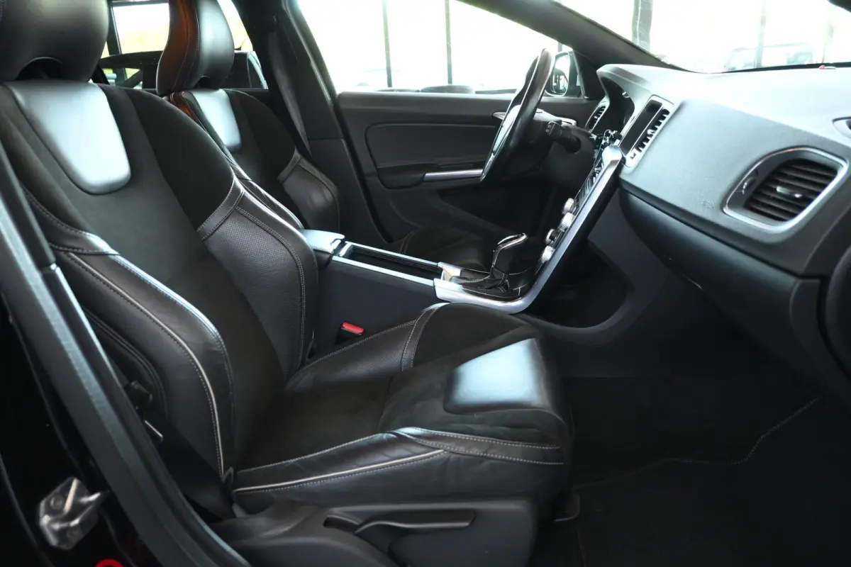 2.0 D3 Nordic R-Design Automaat Clima Trekhaak Navigatie Cruise control Inruil Mogelijk!