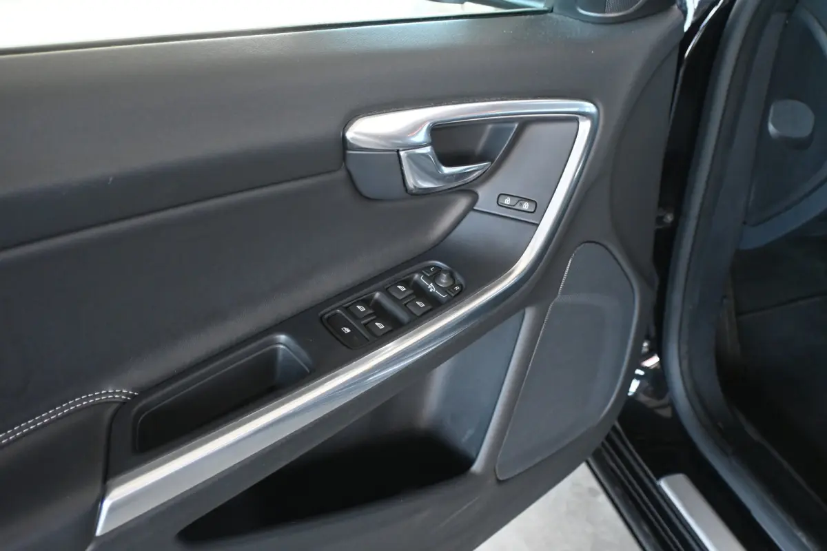2.0 D3 Nordic R-Design Automaat Clima Trekhaak Navigatie Cruise control Inruil Mogelijk!