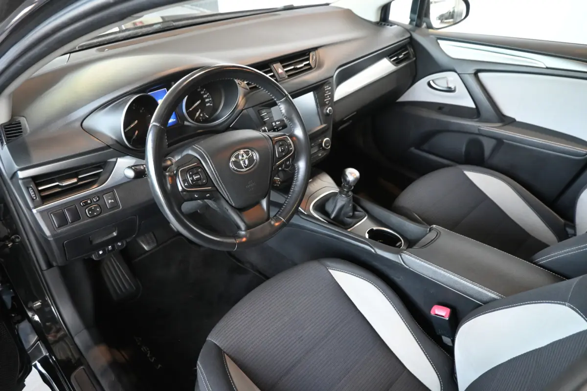 1.8 VVT-i SkyView Limited Clima Navigatie Cruise Panoramadak Lane Assist Camera 100% Dealer Onderhouden! Inruil Mogelijk!
