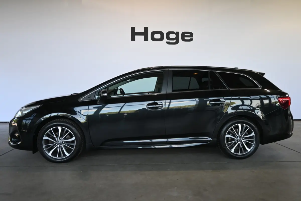 1.8 VVT-i SkyView Limited Clima Navigatie Cruise Panoramadak Lane Assist Camera 100% Dealer Onderhouden! Inruil Mogelijk!