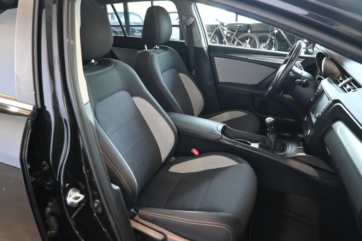 1.8 VVT-i SkyView Limited Clima Navigatie Cruise Panoramadak Lane Assist Camera 100% Dealer Onderhouden! Inruil Mogelijk!