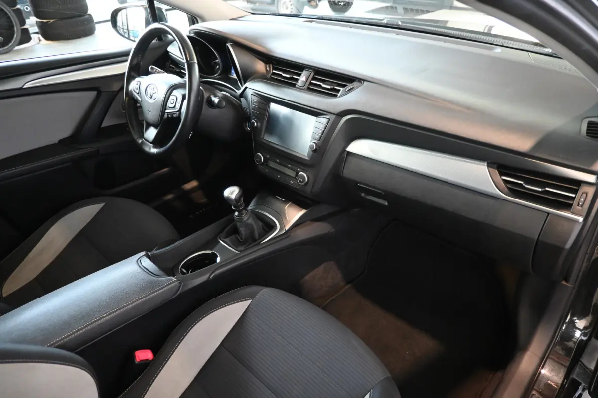 1.8 VVT-i SkyView Limited Clima Navigatie Cruise Panoramadak Lane Assist Camera 100% Dealer Onderhouden! Inruil Mogelijk!