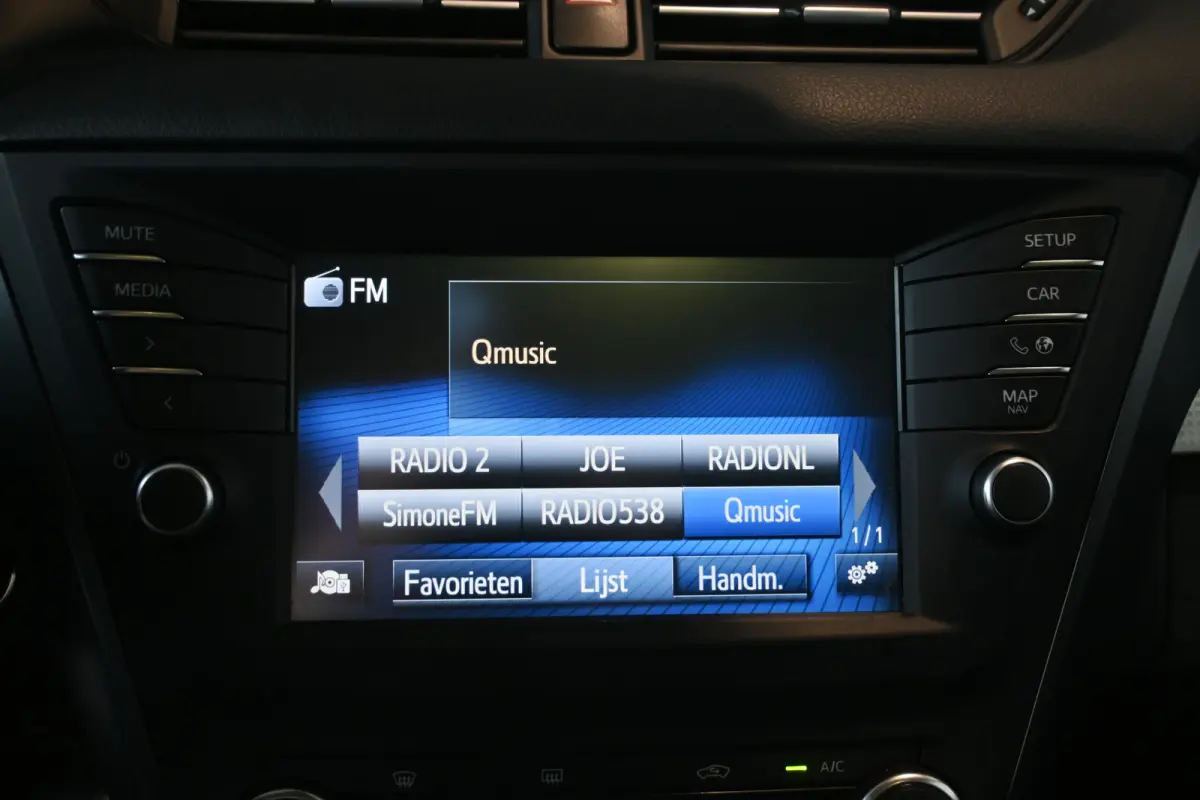 1.8 VVT-i SkyView Limited Clima Navigatie Cruise Panoramadak Lane Assist Camera 100% Dealer Onderhouden! Inruil Mogelijk!