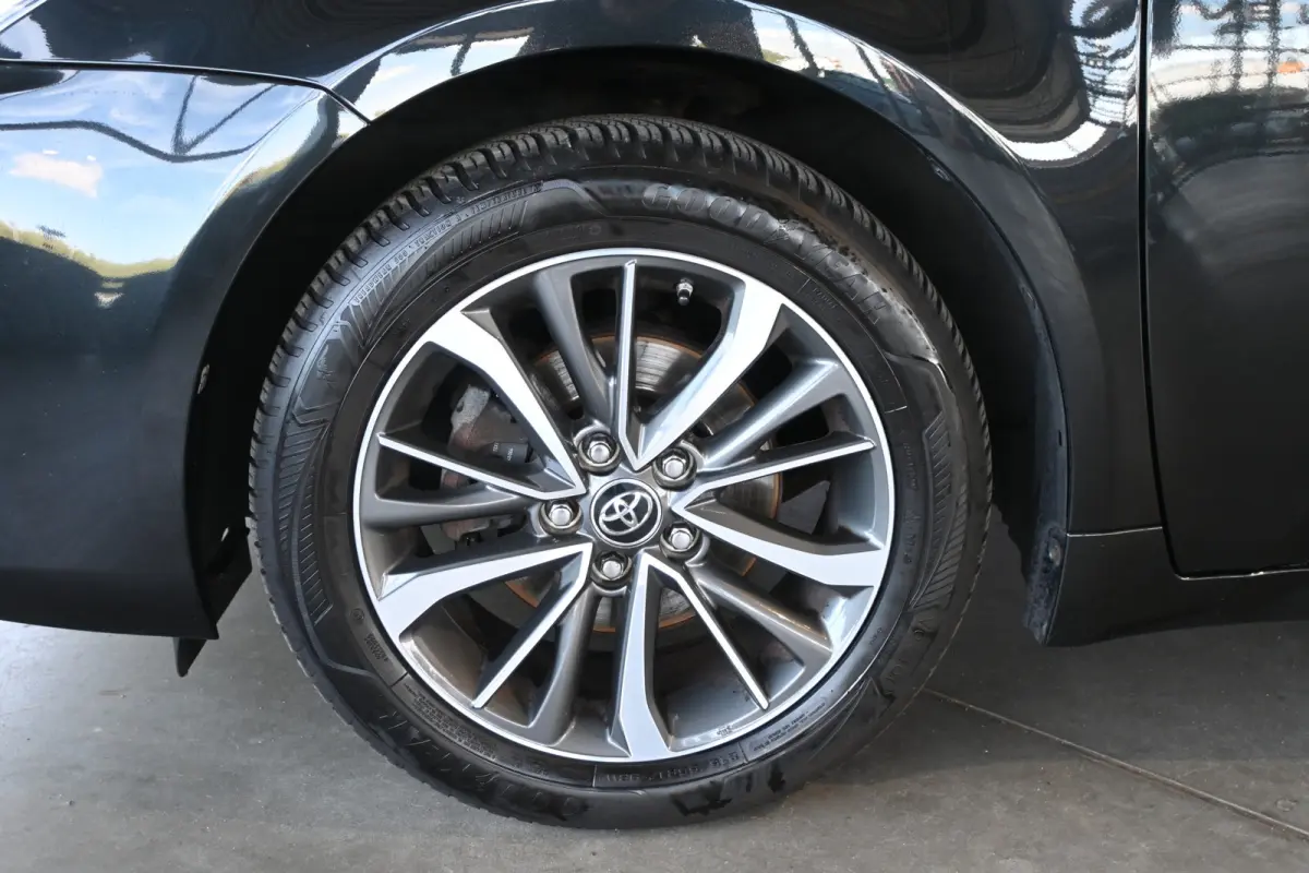 1.8 VVT-i SkyView Limited Clima Navigatie Cruise Panoramadak Lane Assist Camera 100% Dealer Onderhouden! Inruil Mogelijk!