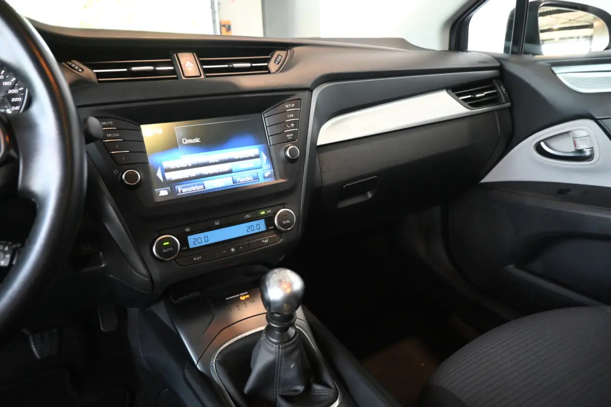 1.8 VVT-i SkyView Limited Clima Navigatie Cruise Panoramadak Lane Assist Camera 100% Dealer Onderhouden! Inruil Mogelijk!