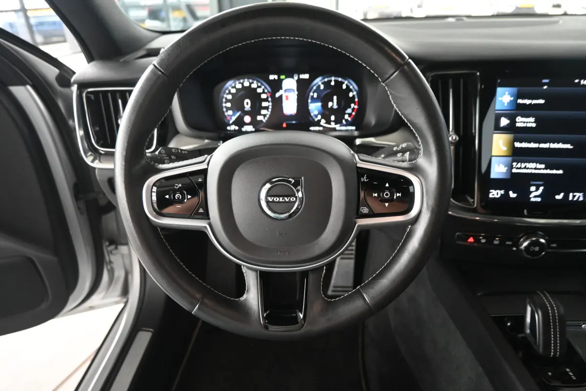 2.0 B4 R-Design Clima Navigatie Carplay 1e Eigenaar Stoel/Stoelverwarming Virtual Goed Onderhouden! Inruil Mogelijk!