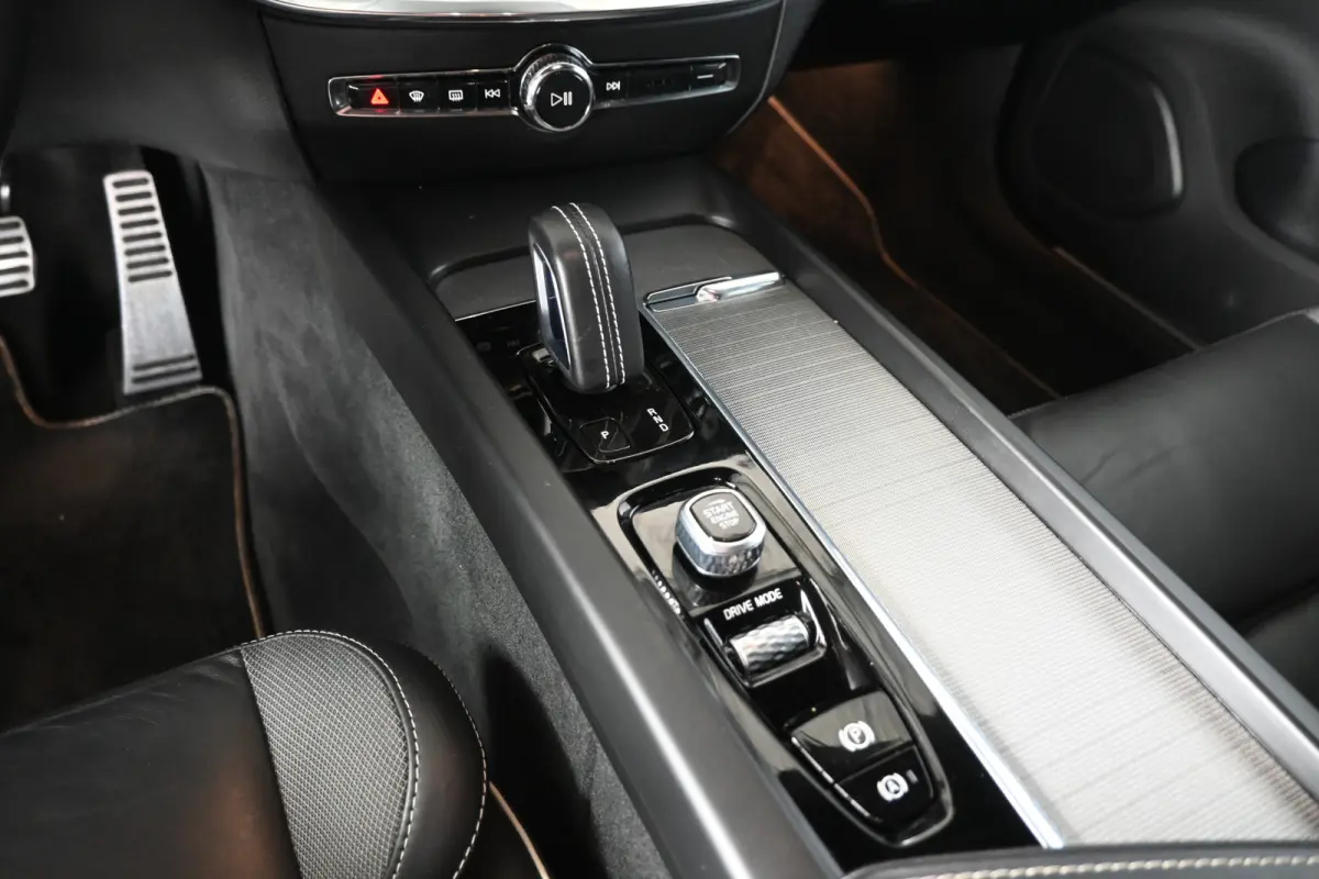 2.0 B4 R-Design Clima Navigatie Carplay 1e Eigenaar Stoel/Stoelverwarming Virtual Goed Onderhouden! Inruil Mogelijk!