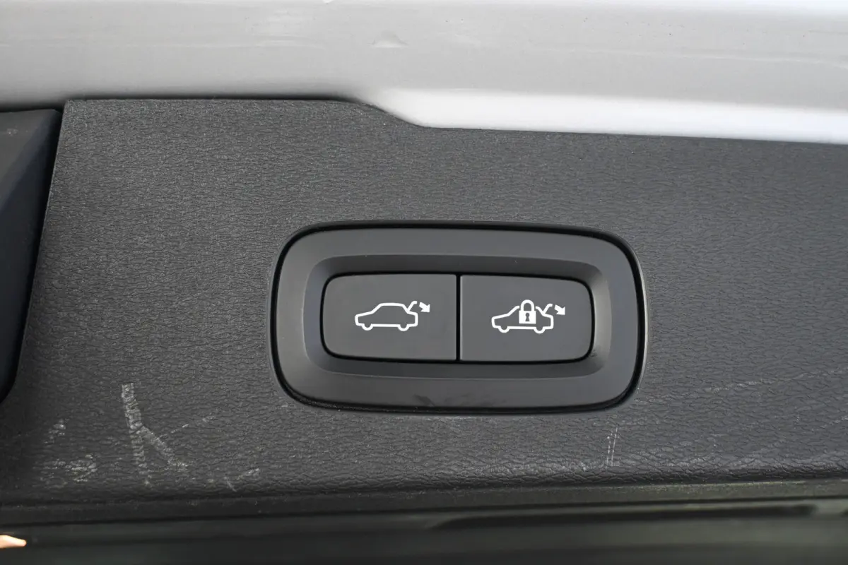 2.0 B4 R-Design Clima Navigatie Carplay 1e Eigenaar Stoel/Stoelverwarming Virtual Goed Onderhouden! Inruil Mogelijk!