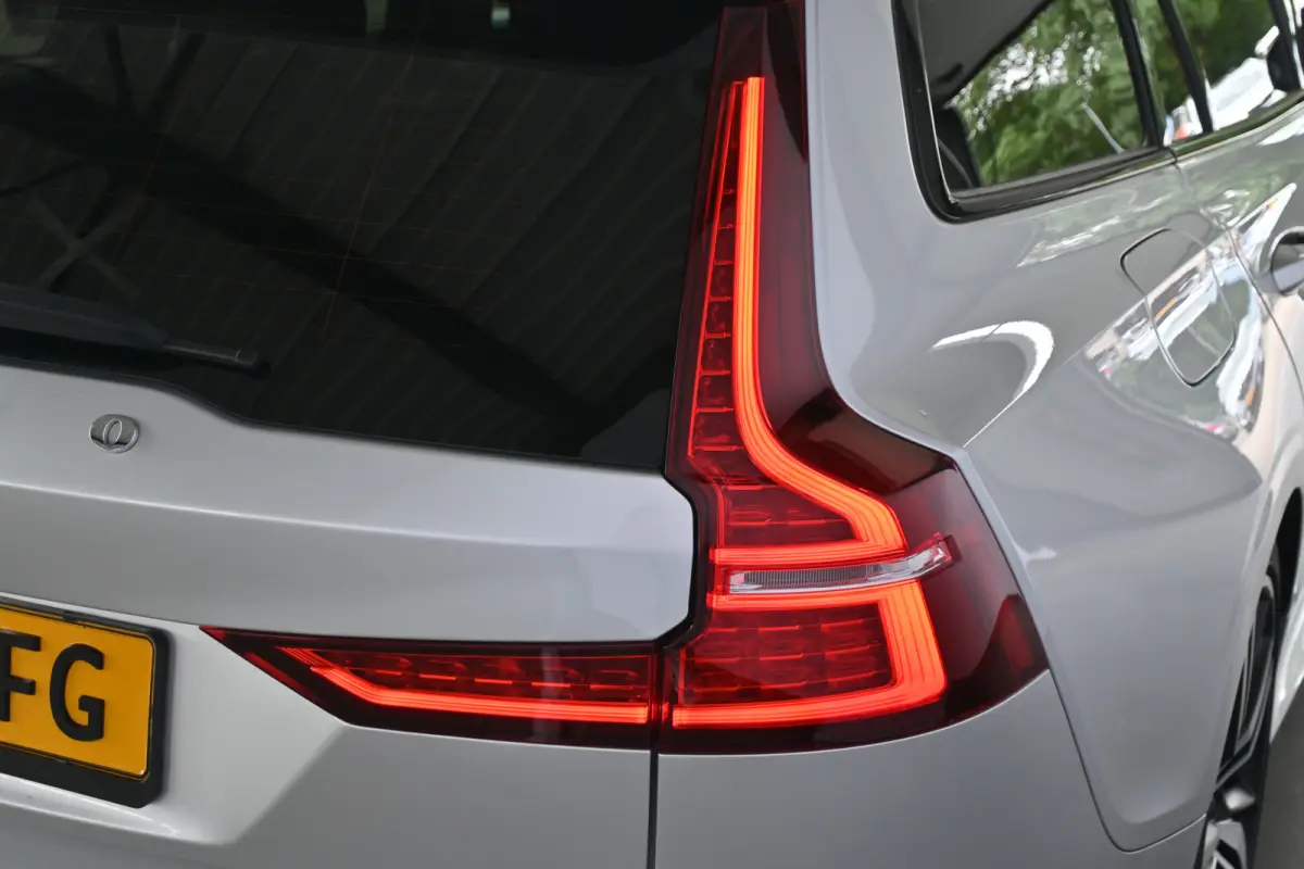 2.0 B4 R-Design Clima Navigatie Carplay 1e Eigenaar Stoel/Stoelverwarming Virtual Goed Onderhouden! Inruil Mogelijk!
