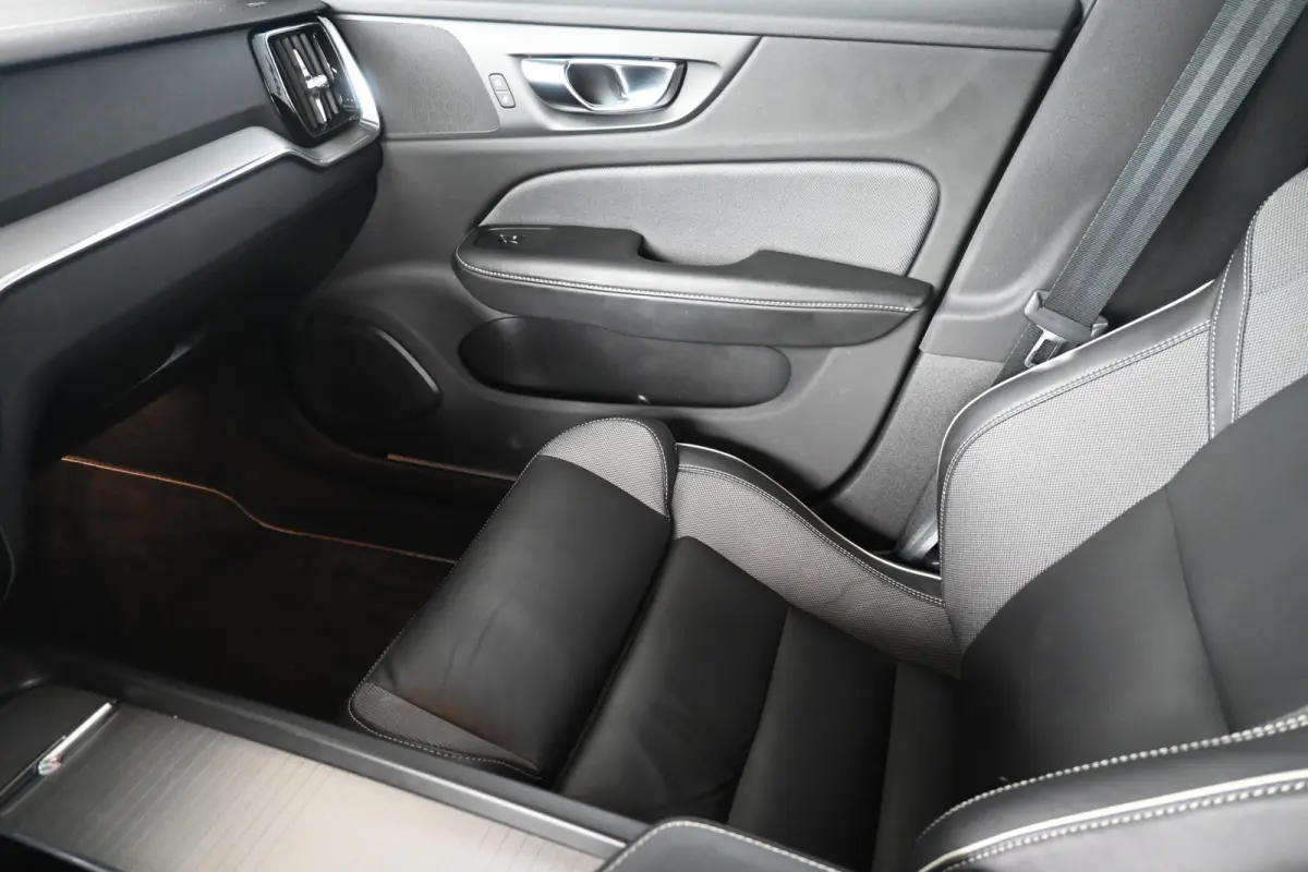 2.0 B4 R-Design Clima Navigatie Carplay 1e Eigenaar Stoel/Stoelverwarming Virtual Goed Onderhouden! Inruil Mogelijk!