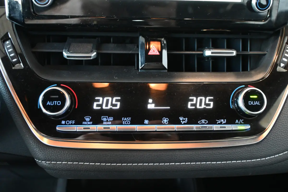1.8 Hybrid First Edition Nap Clima Cruise Lane Assist Led Navigatie 1e Eigenaar! 100% Onderhouden! Inruil Mogelijk!