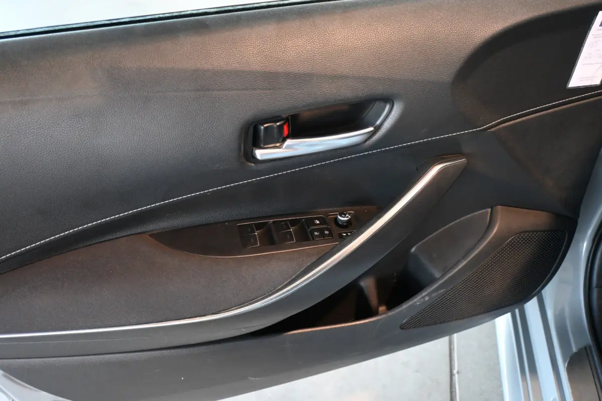 1.8 Hybrid First Edition Nap Clima Cruise Lane Assist Led Navigatie 1e Eigenaar! 100% Onderhouden! Inruil Mogelijk!
