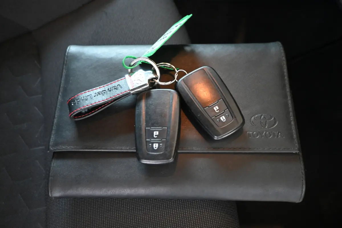 1.8 Hybrid First Edition Nap Clima Cruise Lane Assist Led Navigatie 1e Eigenaar! 100% Onderhouden! Inruil Mogelijk!