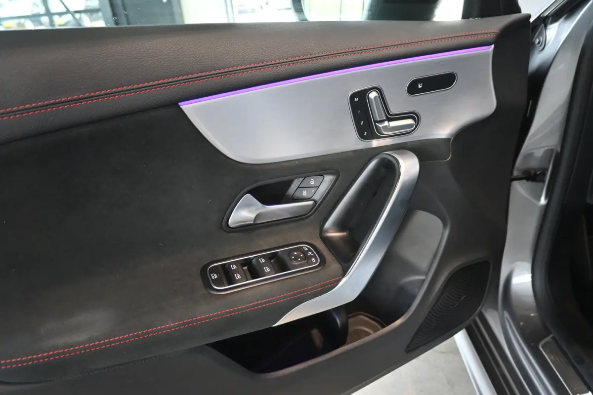 180 Automaat Business Solution AMG Clima Panoramadak Widescreen Sfeer LED Rijklaarprijs! Inruil Mogelijk!