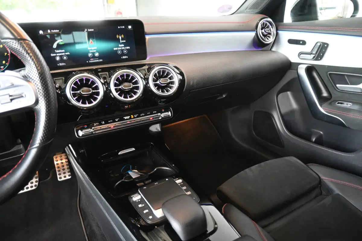 180 Automaat Business Solution AMG Clima Panoramadak Widescreen Sfeer LED Rijklaarprijs! Inruil Mogelijk!