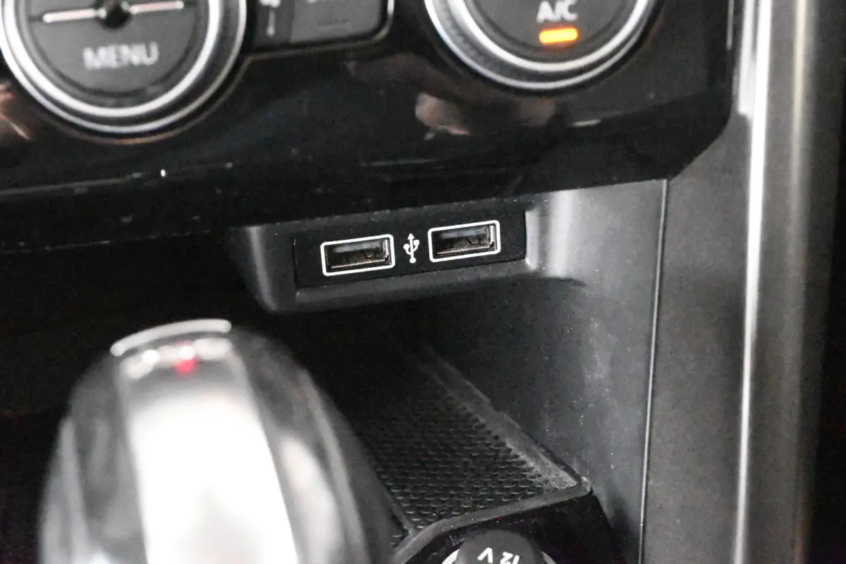 1.5 TSI Style Automaat Clima Carplay Cruise Control Trekhaak Rijklaarprijs! Inruil Mogelijk!