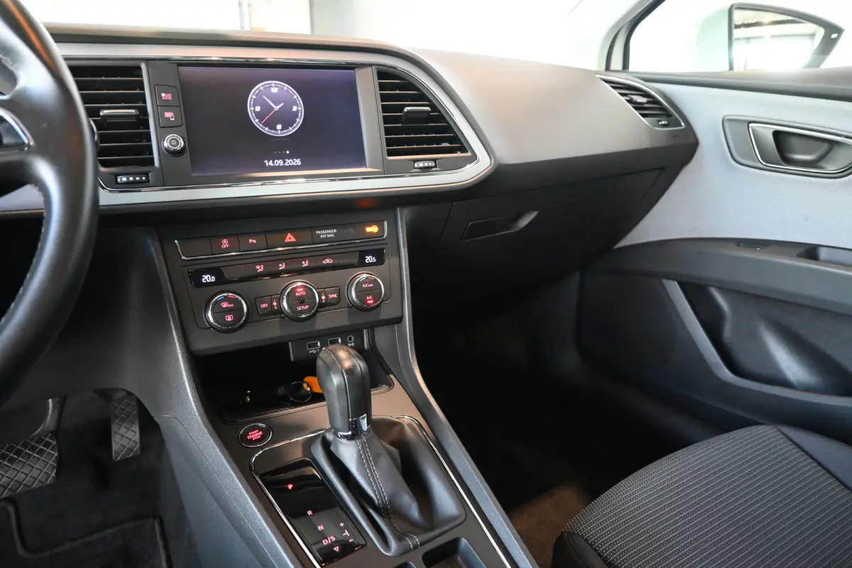1.0 EcoTSI Automaat Style Business Intense Clima Cruise control Navigatie PDC Licht metaal Inruil mogelijk