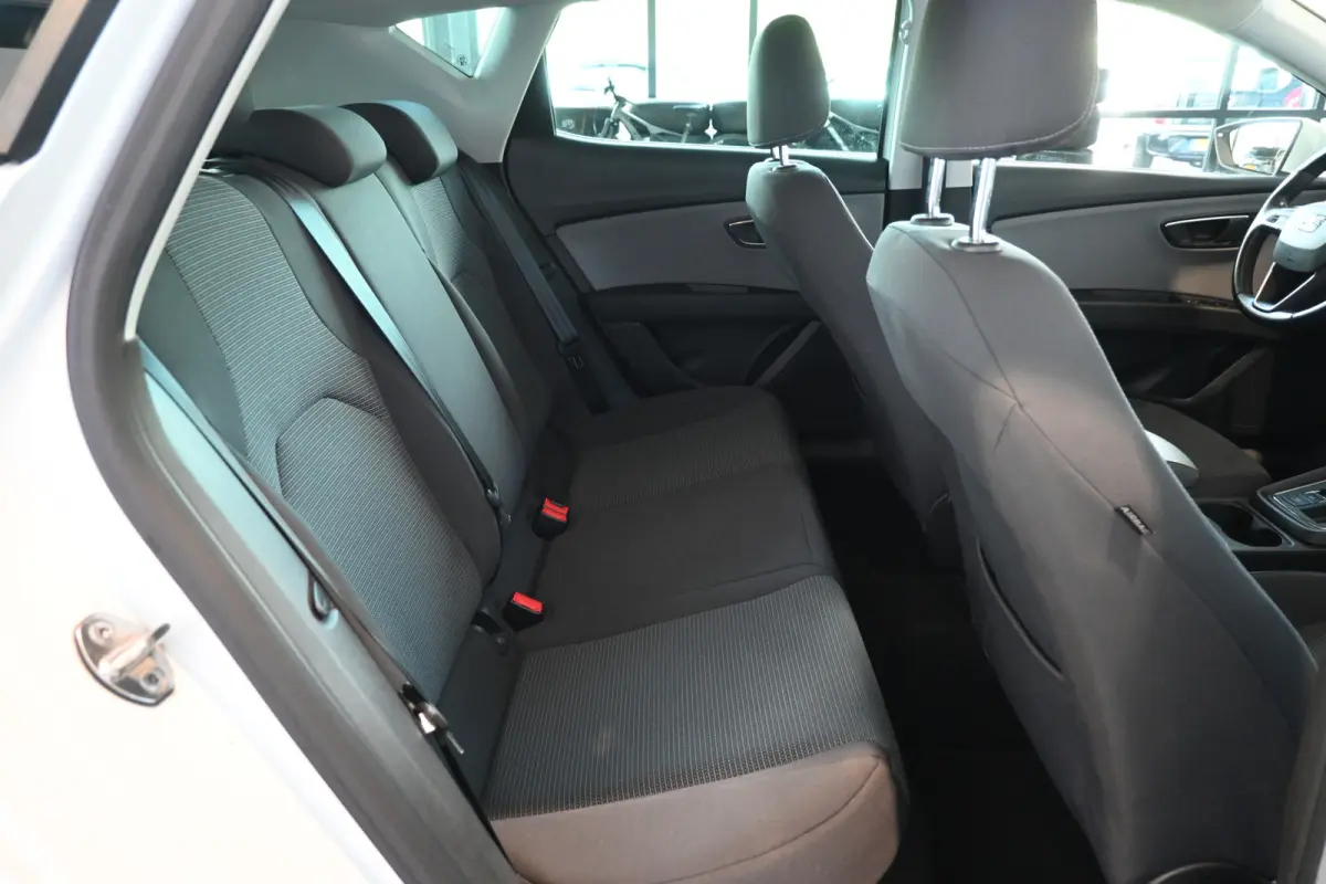 1.0 EcoTSI Automaat Style Business Intense Clima Cruise control Navigatie PDC Licht metaal Inruil mogelijk