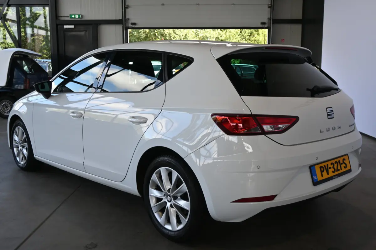 1.0 EcoTSI Automaat Style Business Intense Clima Cruise control Navigatie PDC Licht metaal Inruil mogelijk