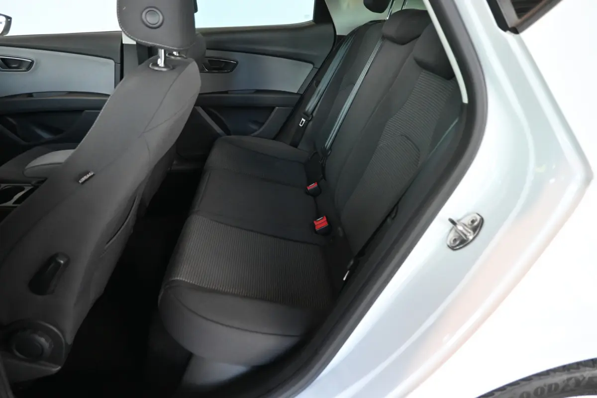 1.0 EcoTSI Automaat Style Business Intense Clima Cruise control Navigatie PDC Licht metaal Inruil mogelijk
