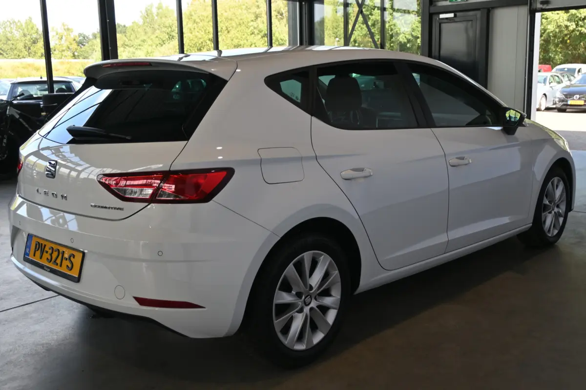 1.0 EcoTSI Automaat Style Business Intense Clima Cruise control Navigatie PDC Licht metaal Inruil mogelijk