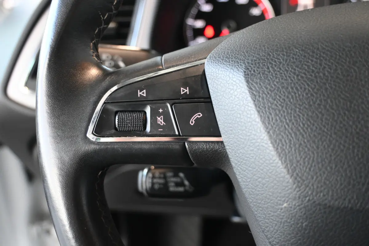 1.0 EcoTSI Automaat Style Business Intense Clima Cruise control Navigatie PDC Licht metaal Inruil mogelijk