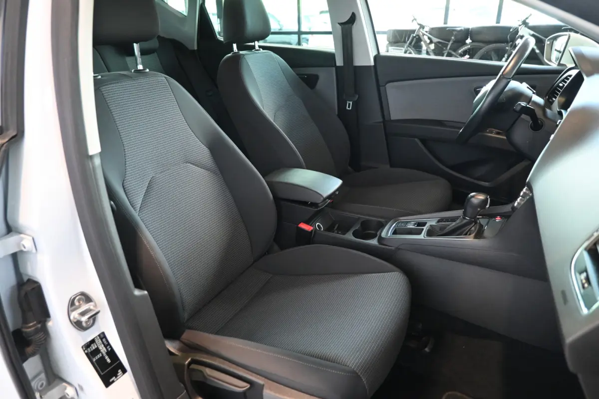 1.0 EcoTSI Automaat Style Business Intense Clima Cruise control Navigatie PDC Licht metaal Inruil mogelijk
