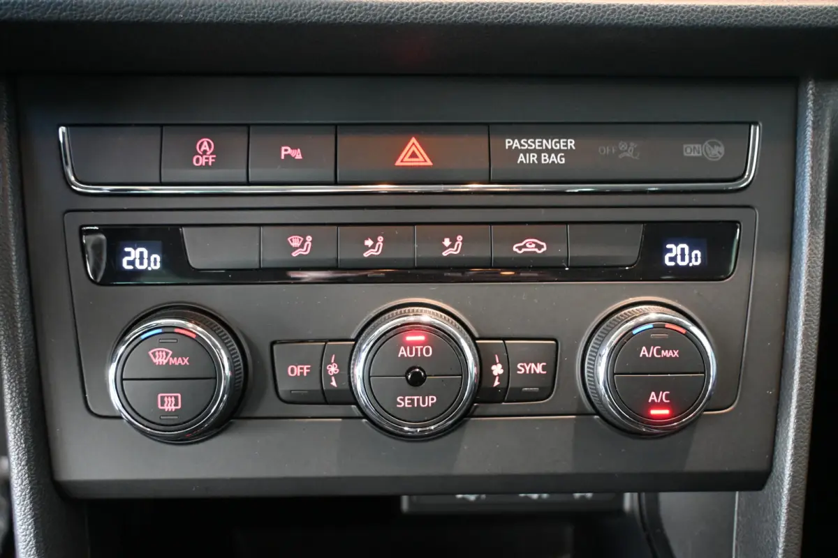1.0 EcoTSI Automaat Style Business Intense Clima Cruise control Navigatie PDC Licht metaal Inruil mogelijk