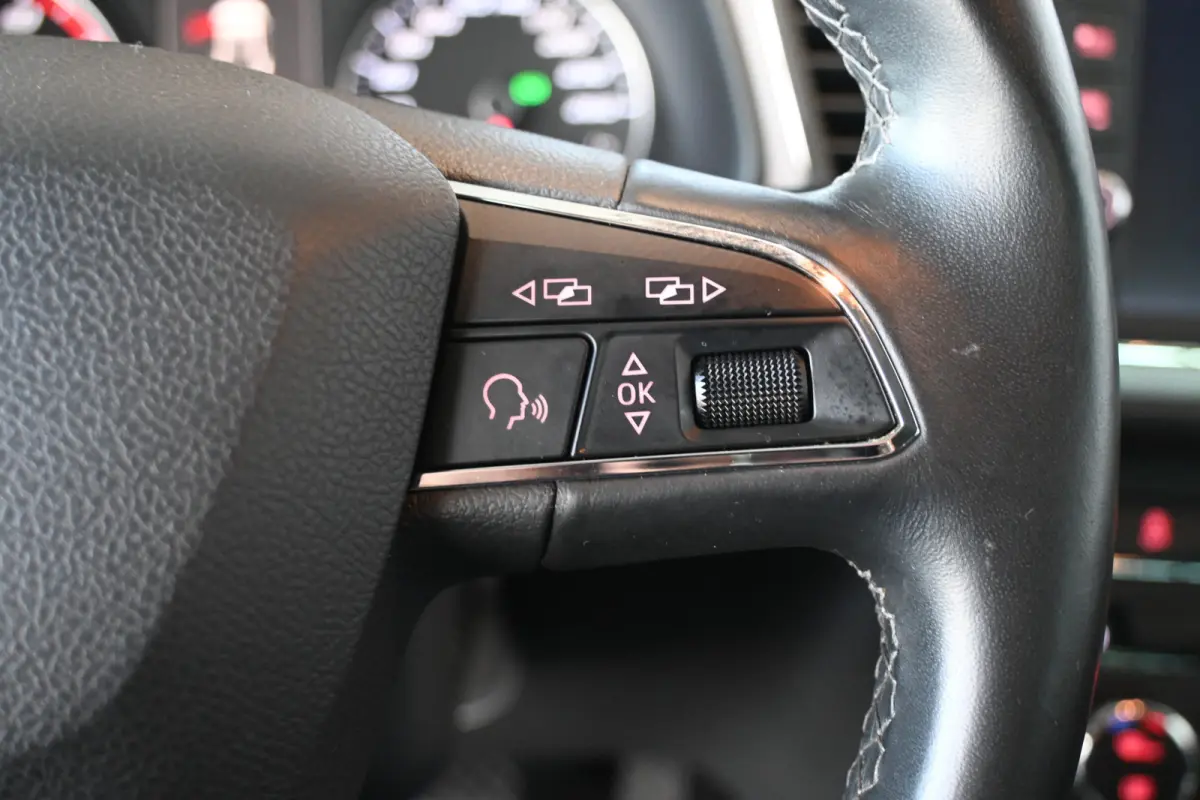 1.0 EcoTSI Automaat Style Business Intense Clima Cruise control Navigatie PDC Licht metaal Inruil mogelijk