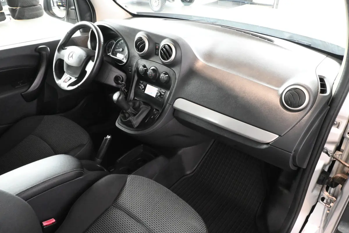 108 CDI BlueEFFICIENCY Airco Navigatie Trekhaak Rijklaarprijs! Inruil Mogelijk!