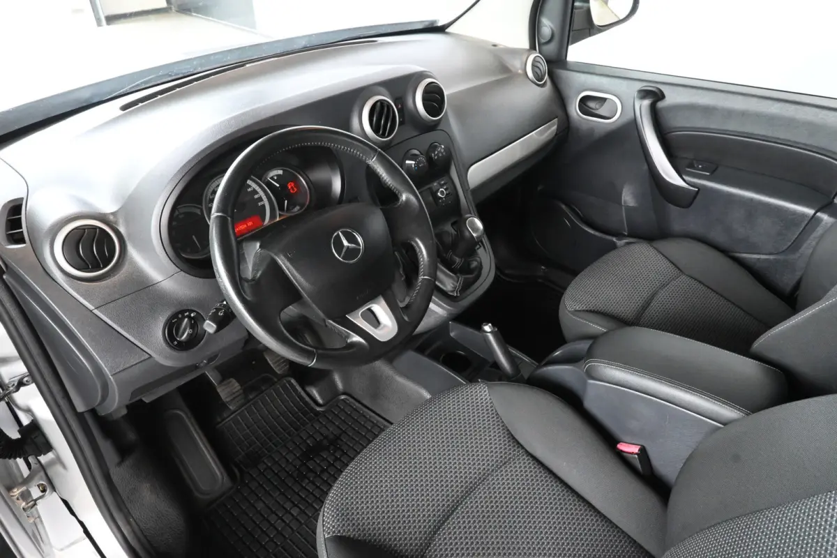 108 CDI BlueEFFICIENCY Airco Navigatie Trekhaak Rijklaarprijs! Inruil Mogelijk!