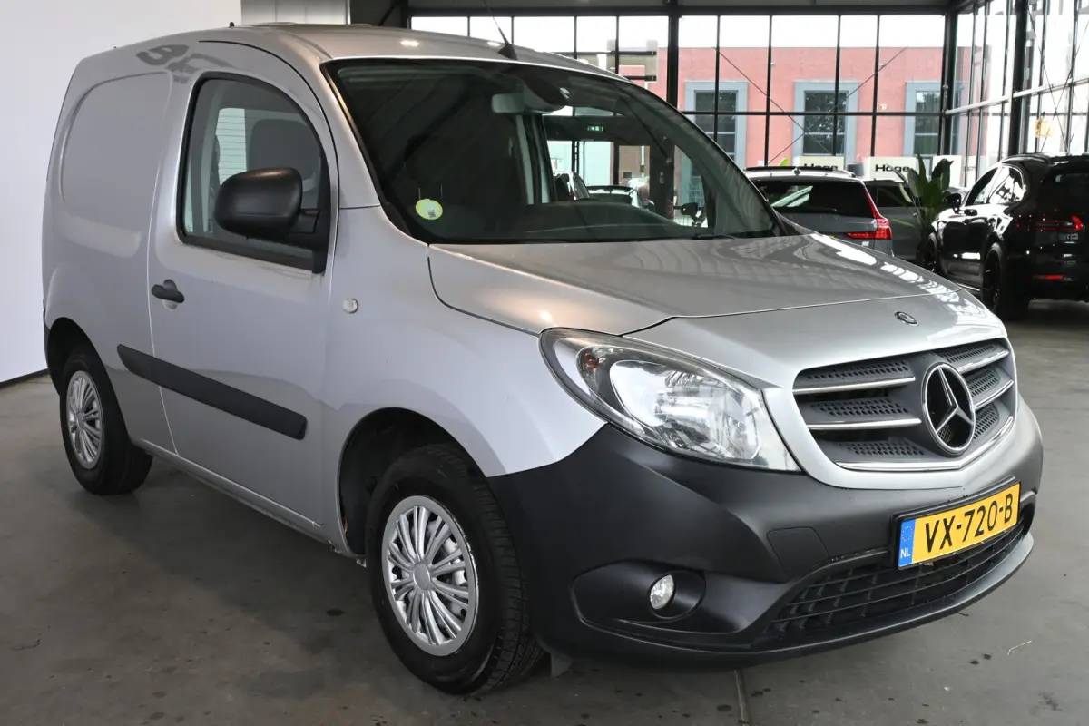 108 CDI BlueEFFICIENCY Airco Navigatie Trekhaak Rijklaarprijs! Inruil Mogelijk!