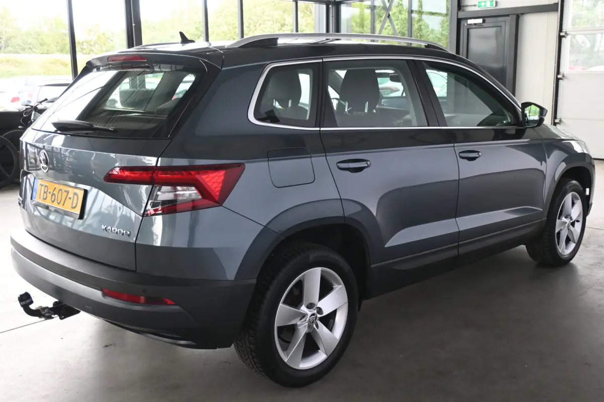 1.0 TSI Ambition Business Automaat Cruise Clima Trekhaak Navigatie CarPlay Goed Onderhouden! Inruil Mogelijk!
