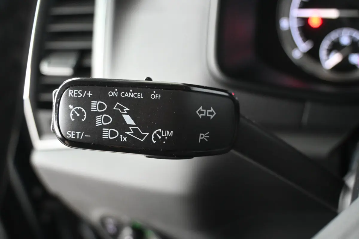1.0 TSI Ambition Business Automaat Cruise Clima Trekhaak Navigatie CarPlay Goed Onderhouden! Inruil Mogelijk!