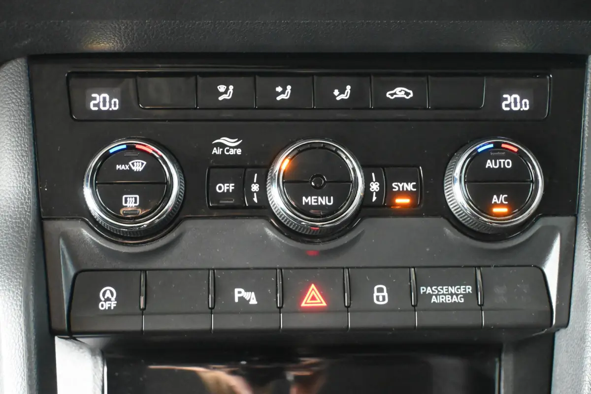 1.0 TSI Ambition Business Automaat Cruise Clima Trekhaak Navigatie CarPlay Goed Onderhouden! Inruil Mogelijk!