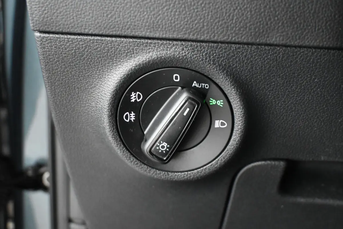 1.0 TSI Ambition Business Automaat Cruise Clima Trekhaak Navigatie CarPlay Goed Onderhouden! Inruil Mogelijk!