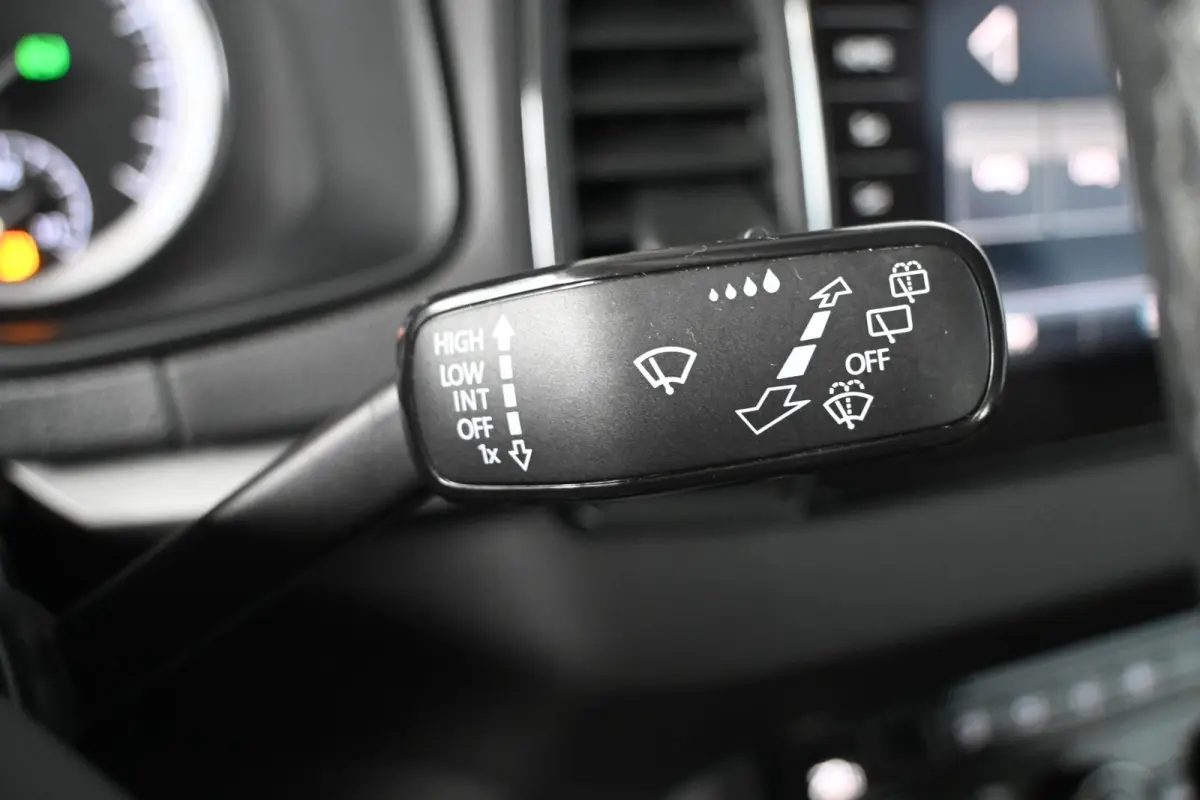 1.0 TSI Ambition Business Automaat Cruise Clima Trekhaak Navigatie CarPlay Goed Onderhouden! Inruil Mogelijk!