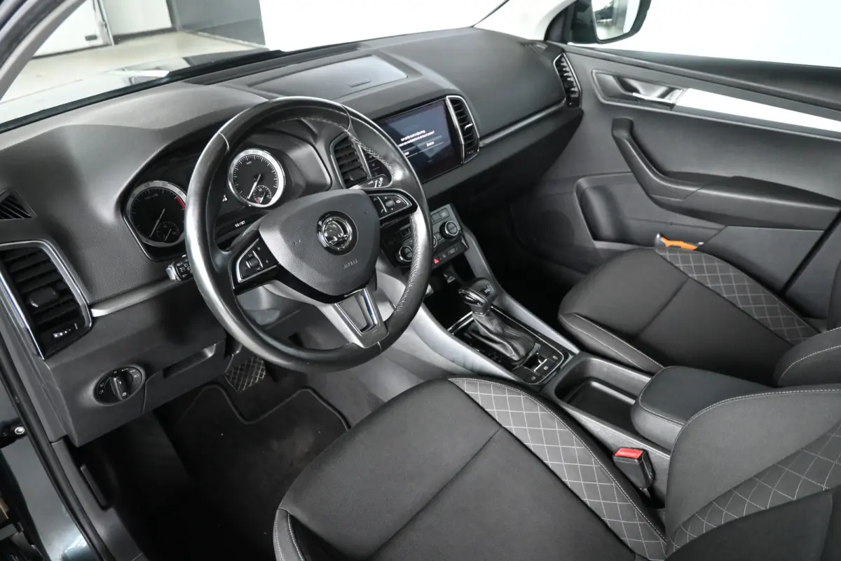 1.0 TSI Ambition Business Automaat Cruise Clima Trekhaak Navigatie CarPlay Goed Onderhouden! Inruil Mogelijk!