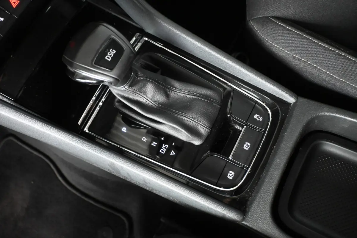 1.0 TSI Ambition Business Automaat Cruise Clima Trekhaak Navigatie CarPlay Goed Onderhouden! Inruil Mogelijk!