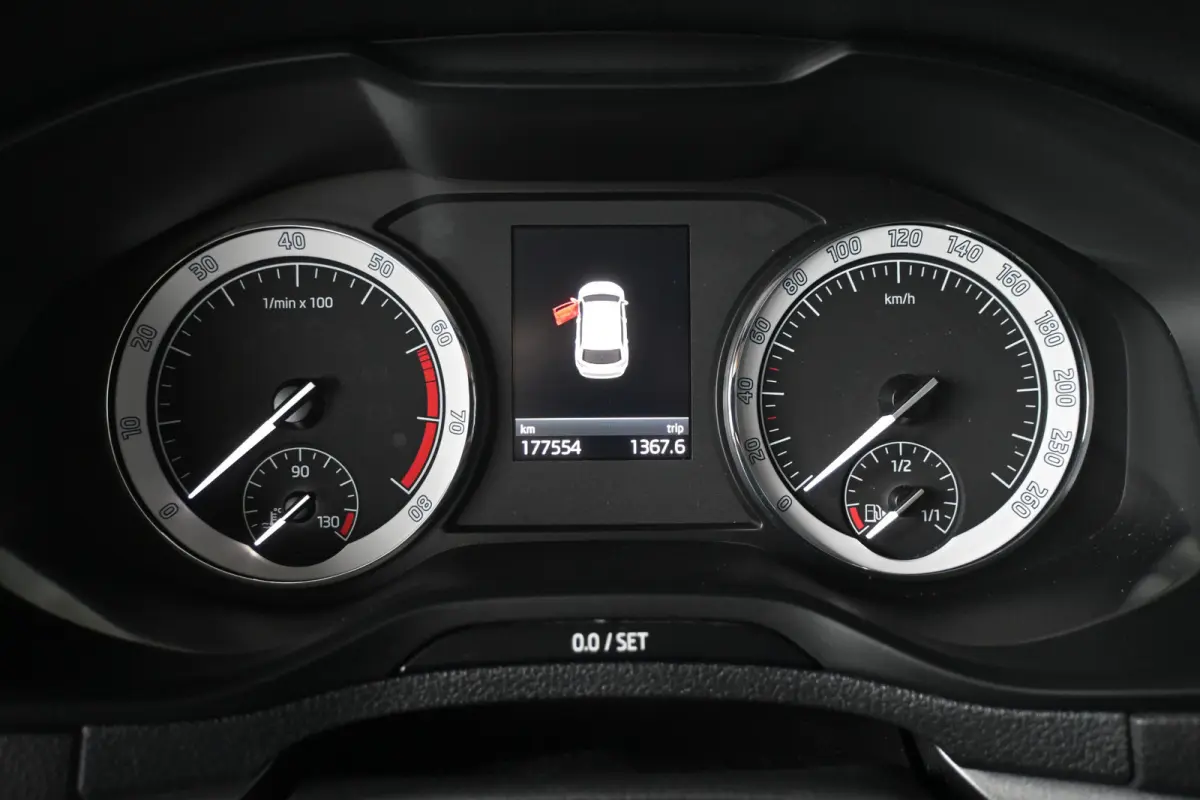 1.0 TSI Ambition Business Automaat Cruise Clima Trekhaak Navigatie CarPlay Goed Onderhouden! Inruil Mogelijk!
