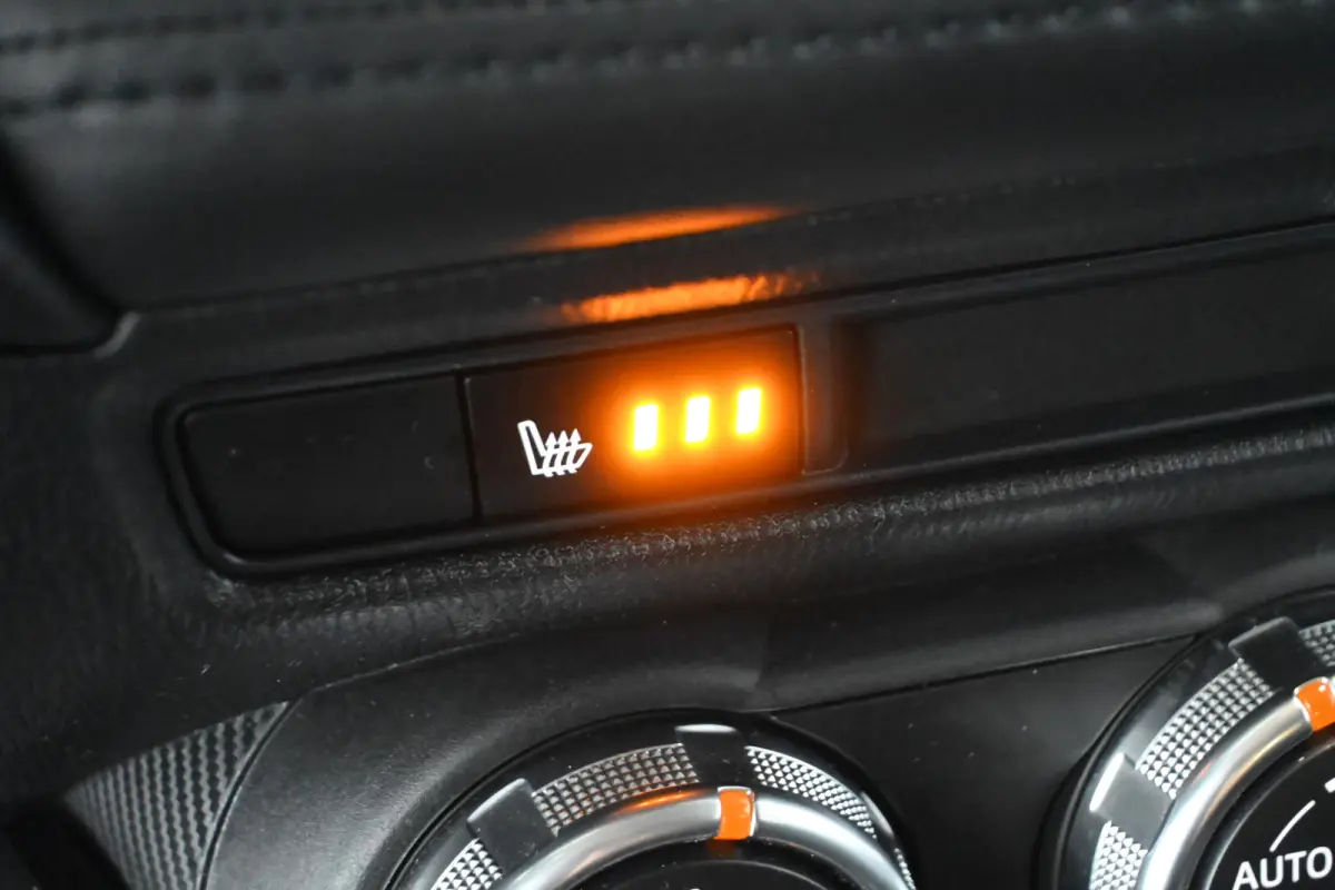 2.0 SkyActiv-G 120 Dynamic Automaat Clima Cruise control Navigatie Licht metaal Inruil mogelijk