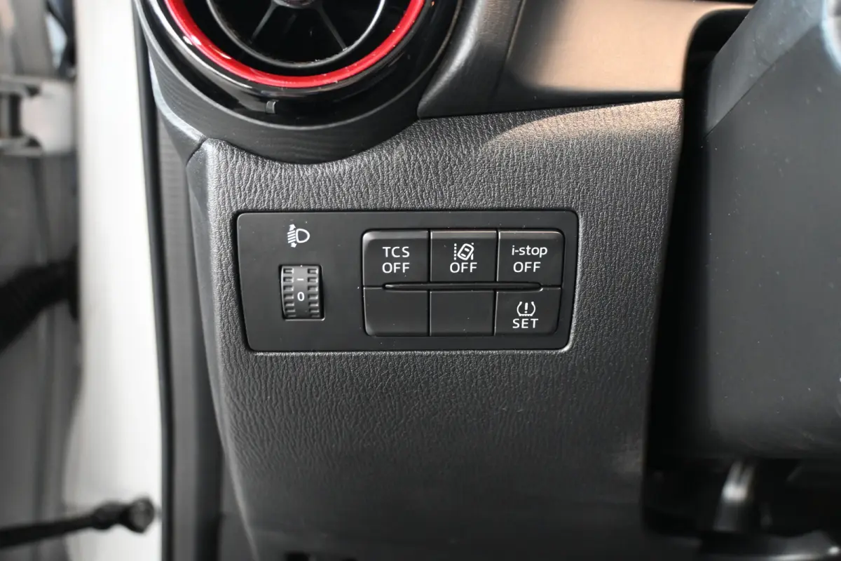2.0 SkyActiv-G 120 Dynamic Automaat Clima Cruise control Navigatie Licht metaal Inruil mogelijk