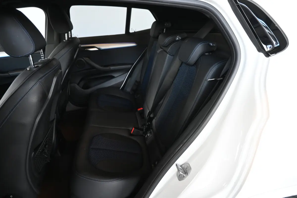 sDrive18i High Executive M-Sport Automaat Led Clima Cruise Leder Navigatie Stoelverwarming 100% Onderhouden! Inruil Mogelijk!