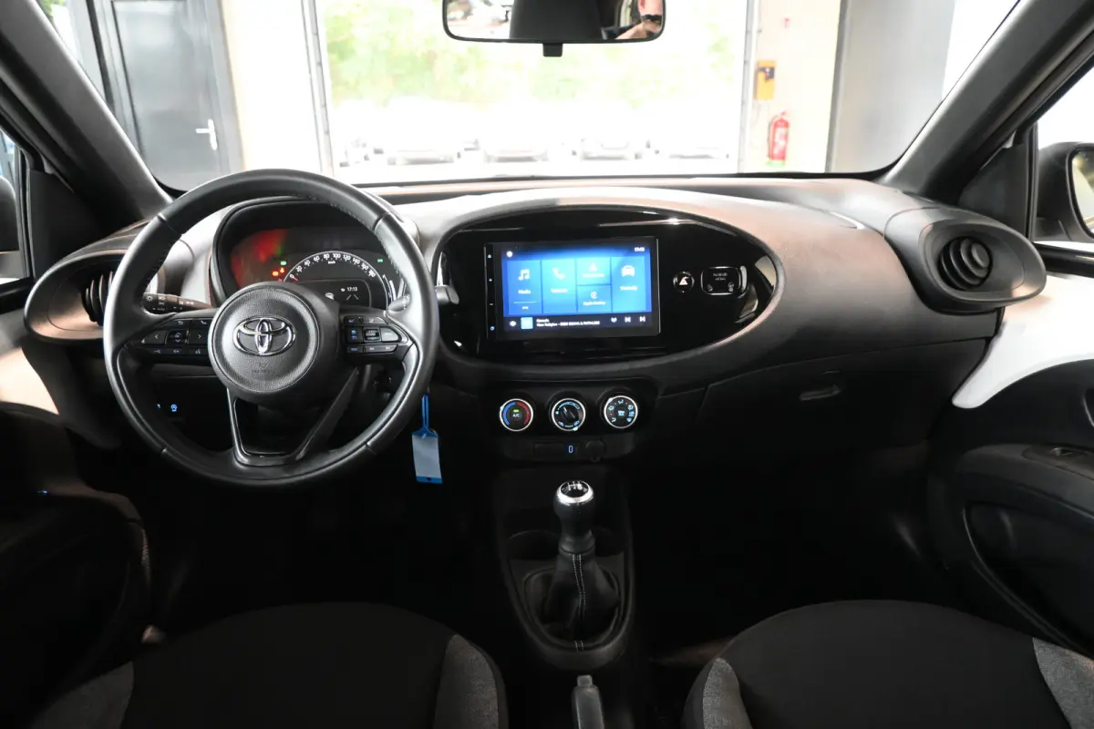1.0 VVT-i MT Play Nap! Airco Adaptieve Cruise Camera CarPlay 1e Eigenaar! Inruil Mogelijk!