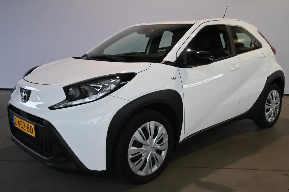 1.0 VVT-i MT Play Nap! Airco Adaptieve Cruise Camera CarPlay 1e Eigenaar! Inruil Mogelijk!