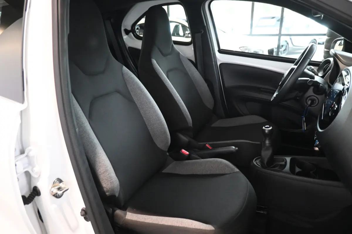 1.0 VVT-i MT Play Nap! Airco Adaptieve Cruise Camera CarPlay 1e Eigenaar! Inruil Mogelijk!